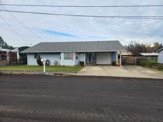 1880 LINNELL Ave, Roseburg, OR 97471