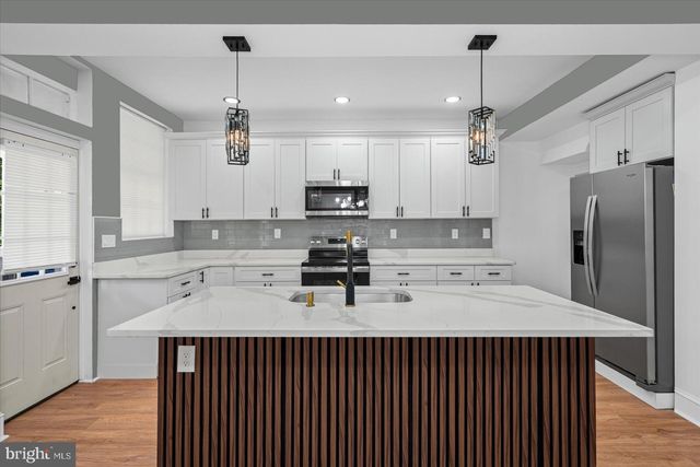 7 YORK CT, Baltimore, MD 21218