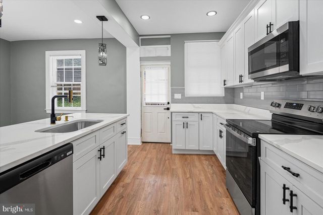 7 YORK CT, Baltimore, MD 21218