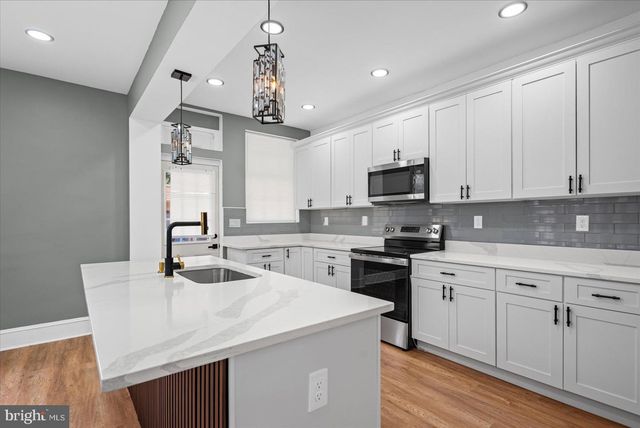 7 YORK CT, Baltimore, MD 21218