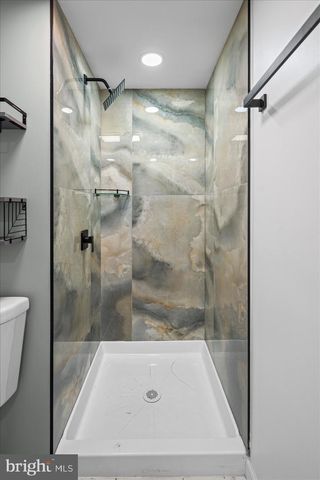 7 YORK CT, Baltimore, MD 21218
