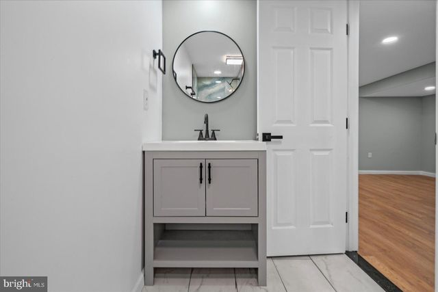 7 YORK CT, Baltimore, MD 21218