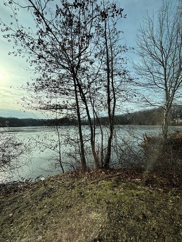 4 Sterling St, Shrewsbury, MA 01545