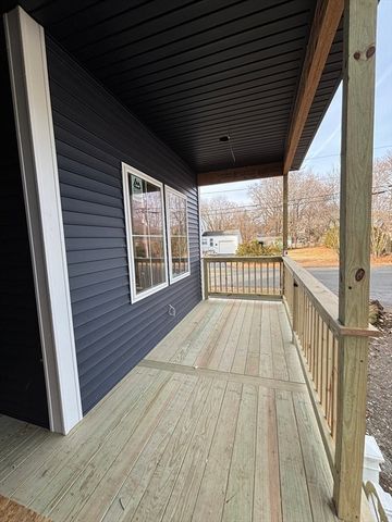 4 Sterling St, Shrewsbury, MA 01545