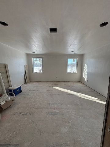 4 Sterling St, Shrewsbury, MA 01545