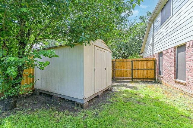 3602 Pine Stream Drive, Pearland, TX 77581