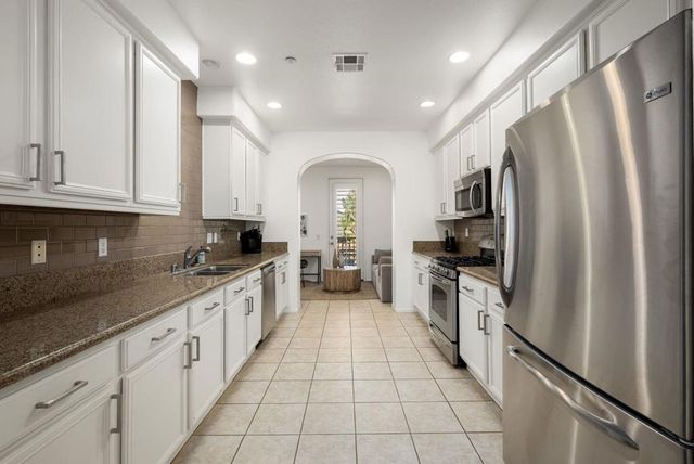 205 Paseo Gregario, Palm Desert, CA 92211