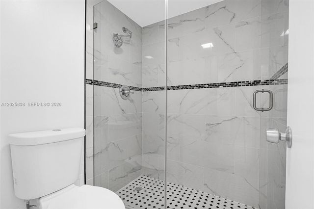3401 N Country Club Dr 307, Aventura, FL 33180