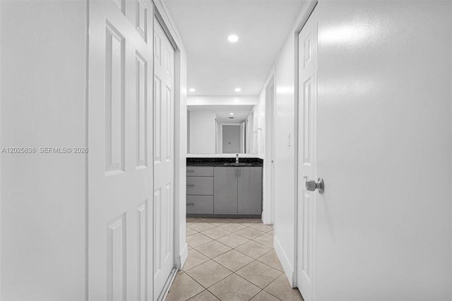 3401 N Country Club Dr 307, Aventura, FL 33180