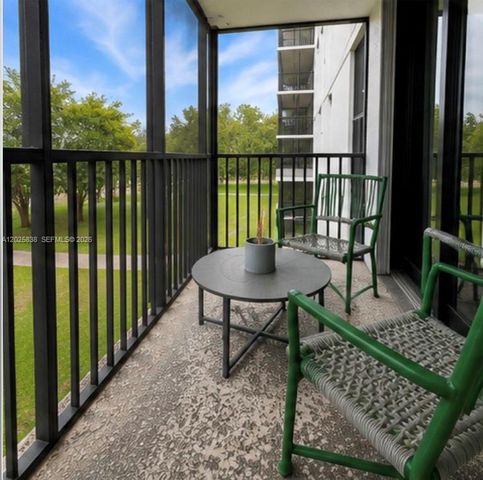 3401 N Country Club Dr 307, Aventura, FL 33180