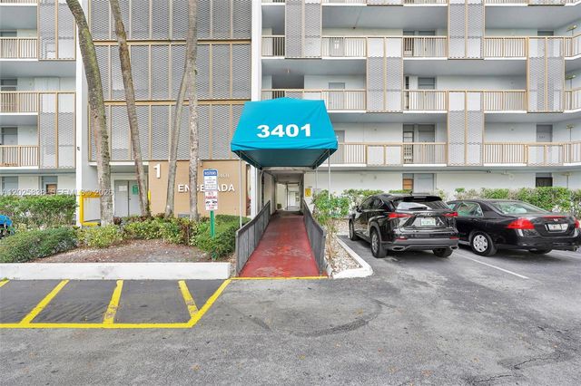 3401 N Country Club Dr 307, Aventura, FL 33180