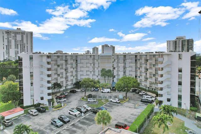 3401 N Country Club Dr 307, Aventura, FL 33180
