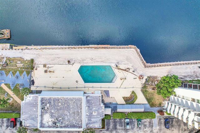 3401 N Country Club Dr 307, Aventura, FL 33180