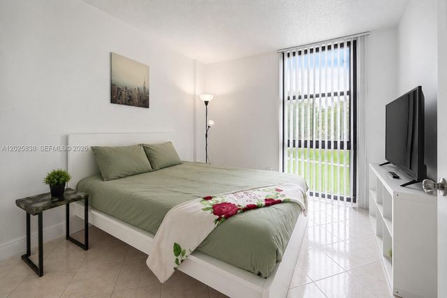 3401 N Country Club Dr 307, Aventura, FL 33180