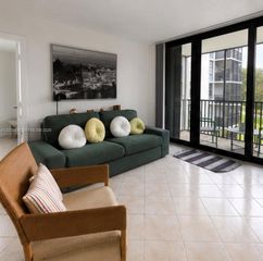 3401 N Country Club Dr 307, Aventura, FL 33180
