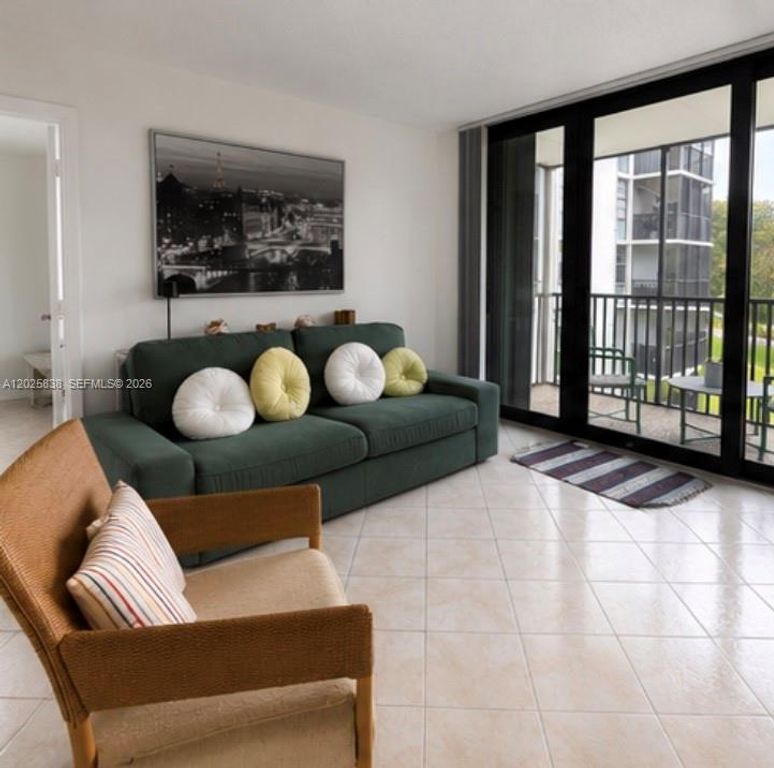3401 N Country Club Dr 307, Aventura, FL 33180