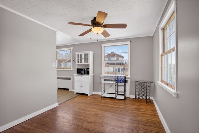 612 Independence Dr, Clairton, PA 15025