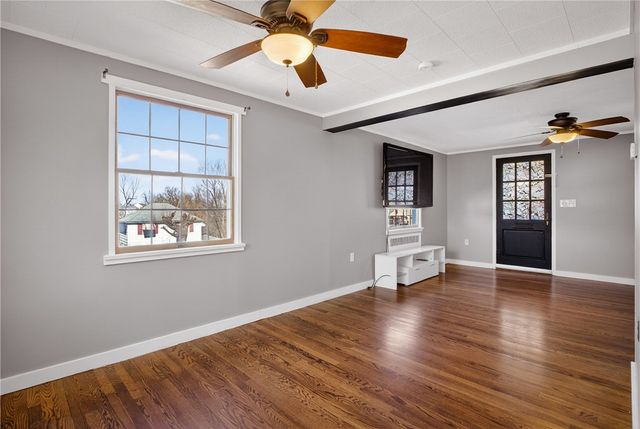 612 Independence Dr, Clairton, PA 15025