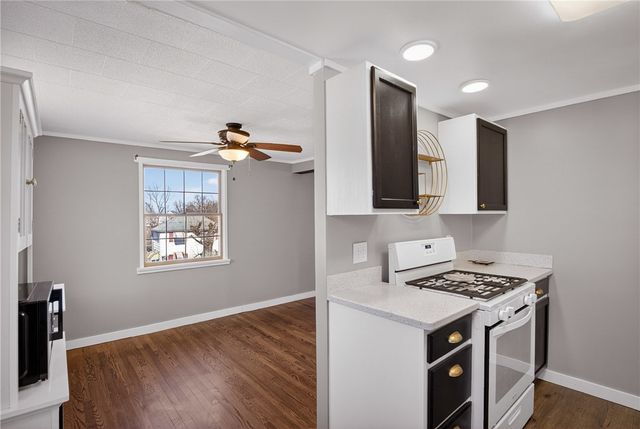 612 Independence Dr, Clairton, PA 15025