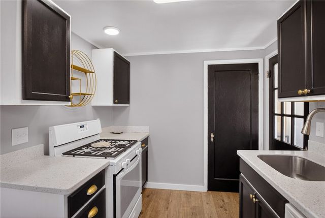 612 Independence Dr, Clairton, PA 15025