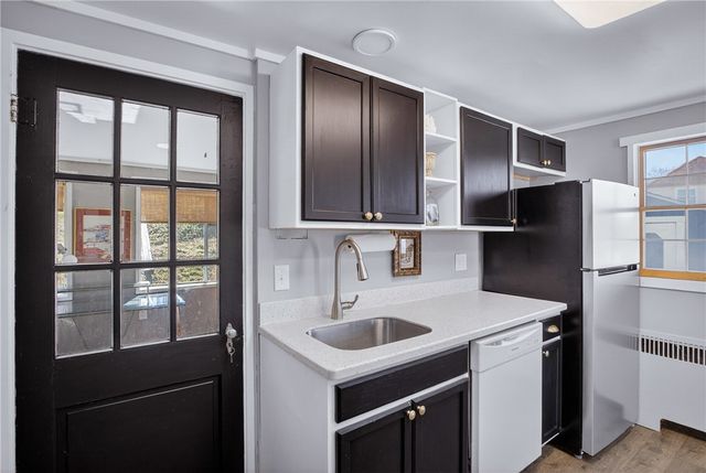 612 Independence Dr, Clairton, PA 15025