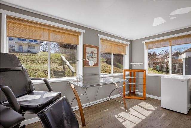 612 Independence Dr, Clairton, PA 15025