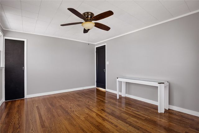 612 Independence Dr, Clairton, PA 15025