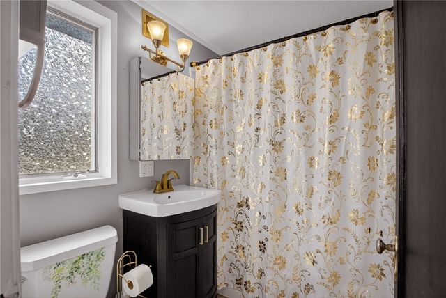 612 Independence Dr, Clairton, PA 15025