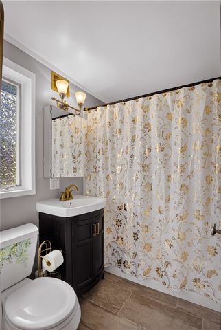 612 Independence Dr, Clairton, PA 15025