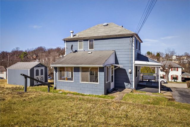 612 Independence Dr, Clairton, PA 15025