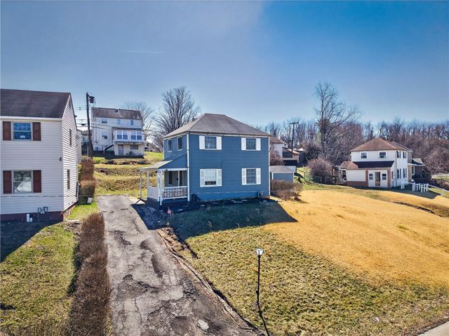 612 Independence Dr, Clairton, PA 15025