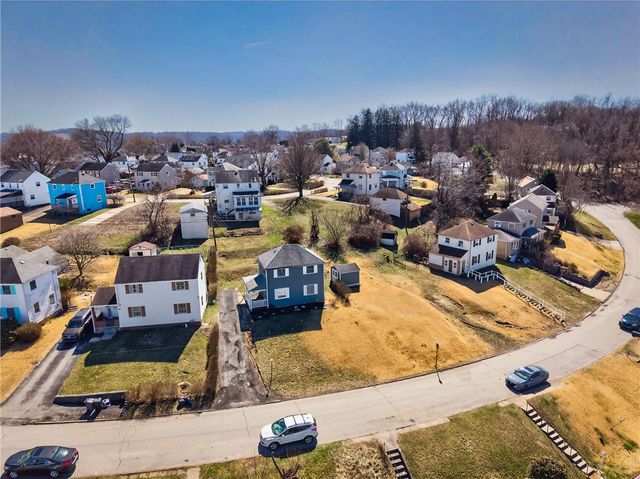 612 Independence Dr, Clairton, PA 15025