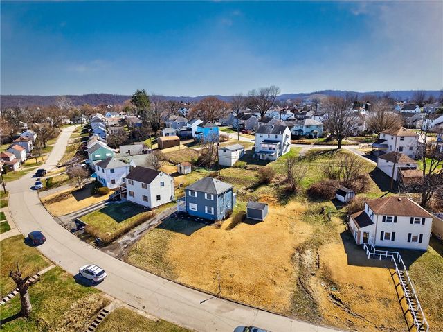 612 Independence Dr, Clairton, PA 15025