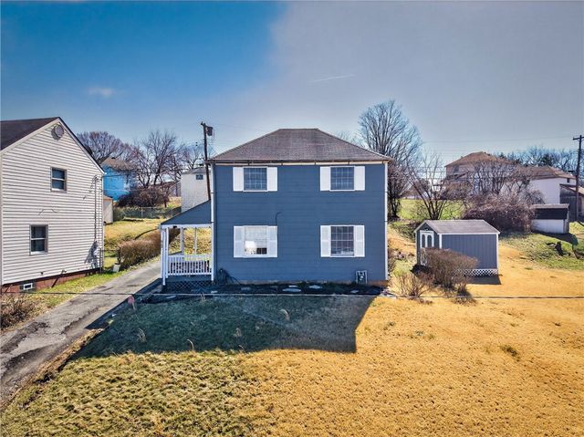 612 Independence Dr, Clairton, PA 15025