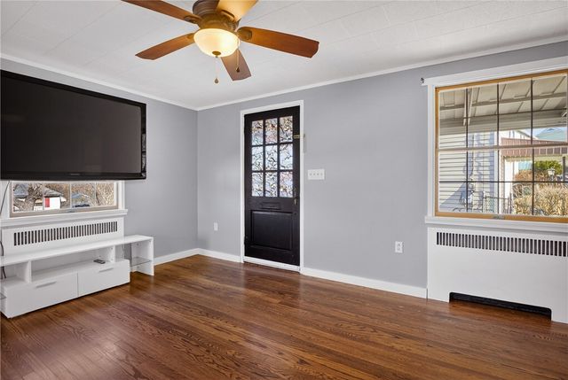 612 Independence Dr, Clairton, PA 15025