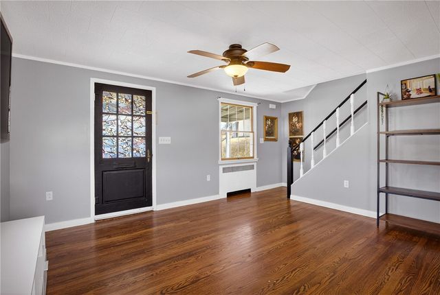 612 Independence Dr, Clairton, PA 15025