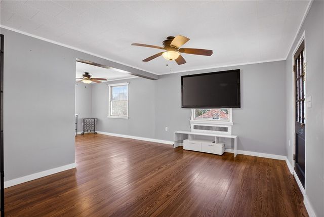 612 Independence Dr, Clairton, PA 15025