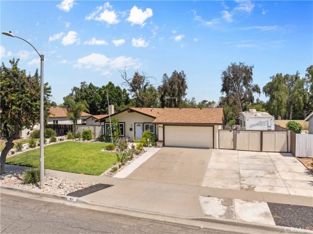 871 W Francis, Corona, CA 92882