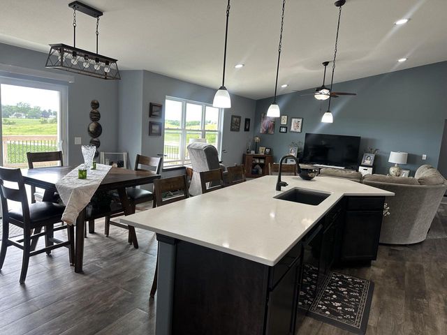 800 Linda LANE, Watertown, WI 53094