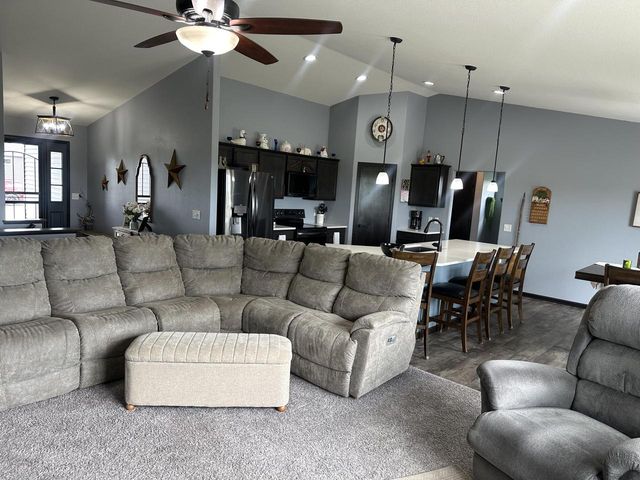 800 Linda LANE, Watertown, WI 53094