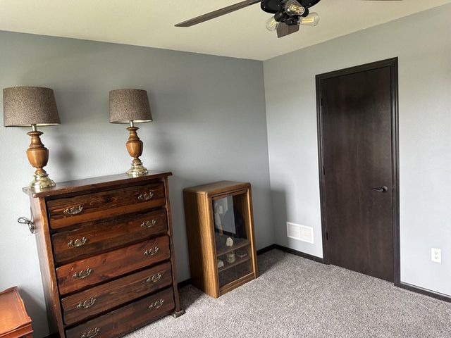 800 Linda LANE, Watertown, WI 53094