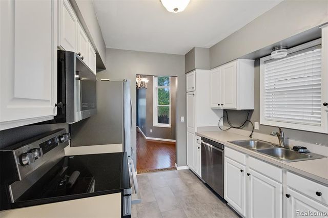 3850 Faber Terrace, Waterford, MI 48328