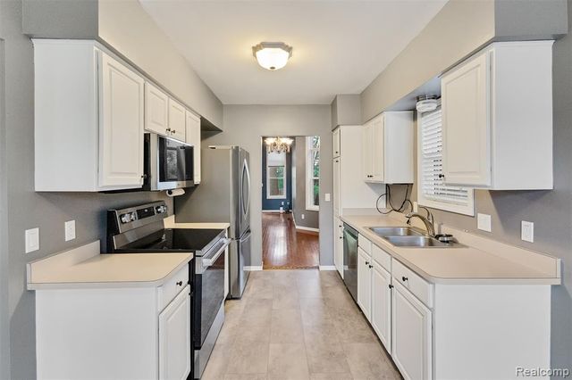 3850 Faber Terrace, Waterford, MI 48328