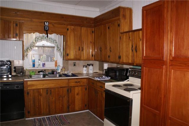 6501 S 16th Street, St Joseph, MO 64504