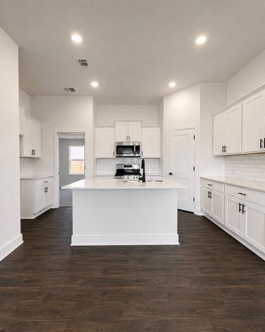 2230 W Post Oak Circle, Dayton, TX 77535