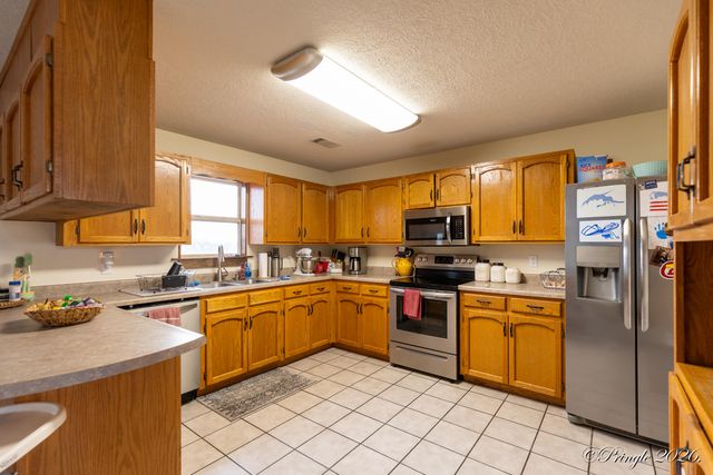 1876 County Road 6420, West Plains, MO 65775