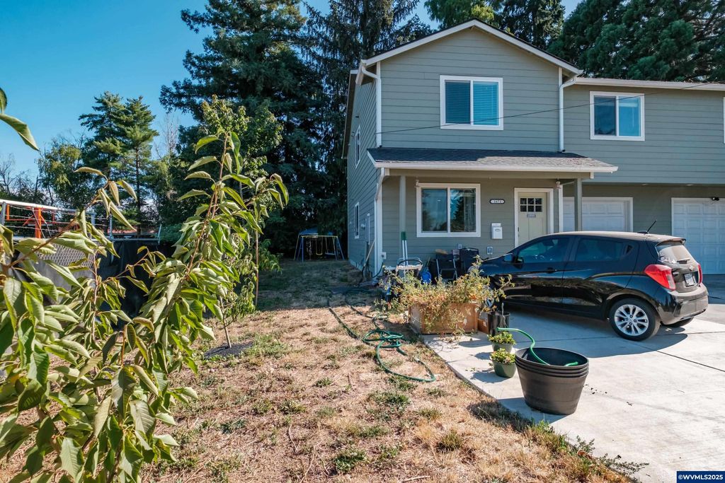 1671 Cooper St, Lebanon, OR 97355