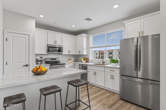 2601 E CLARENDON Avenue 20, Phoenix, AZ 85016
