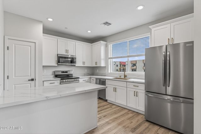 2601 E CLARENDON Avenue 20, Phoenix, AZ 85016