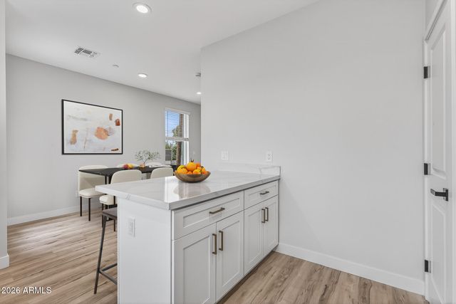 2601 E CLARENDON Avenue 20, Phoenix, AZ 85016